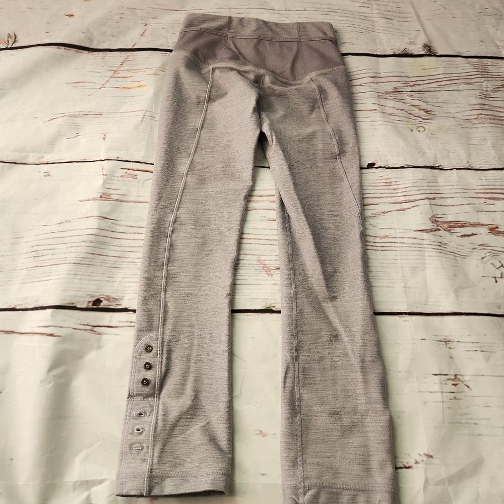 Lululemon Ride On Button Roll Cuff Size 2 - image 2